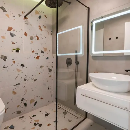 Design 1bdr Near Center