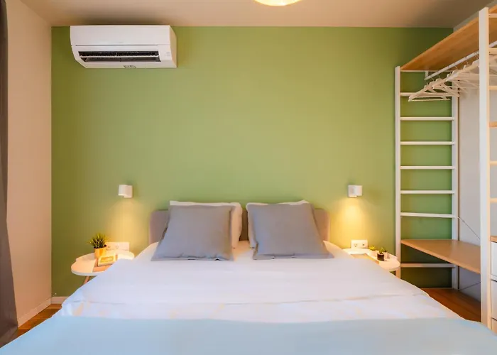 Design 1bdr Near Center דירה סופיה