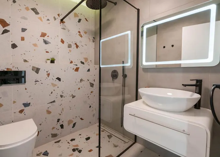 Design 1bdr Near Center