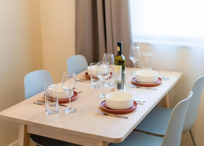 Design 1bdr Near Center *