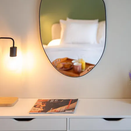 Design 1bdr Near Center Apartament