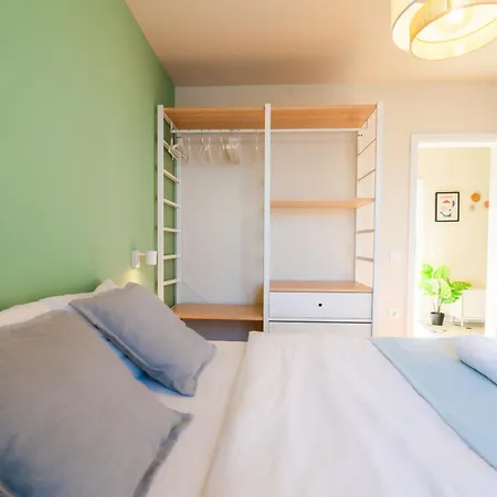 Design 1bdr Near Center Apartment *