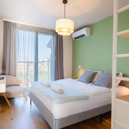 Design 1bdr Near Center *