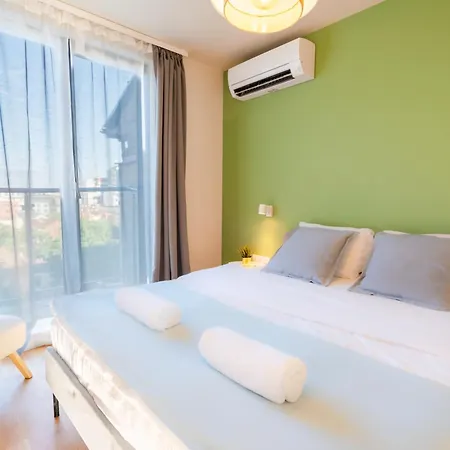 Design 1bdr Near Center