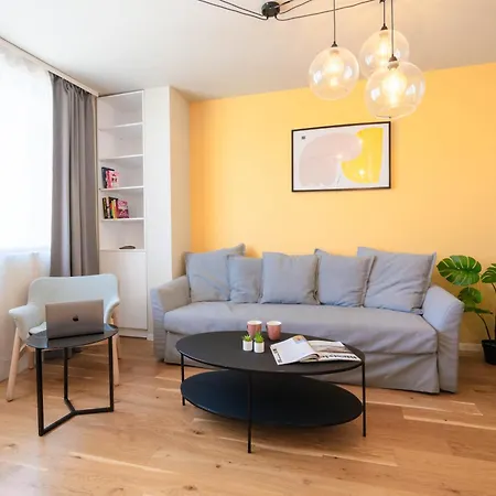 Design 1bdr Near Center *