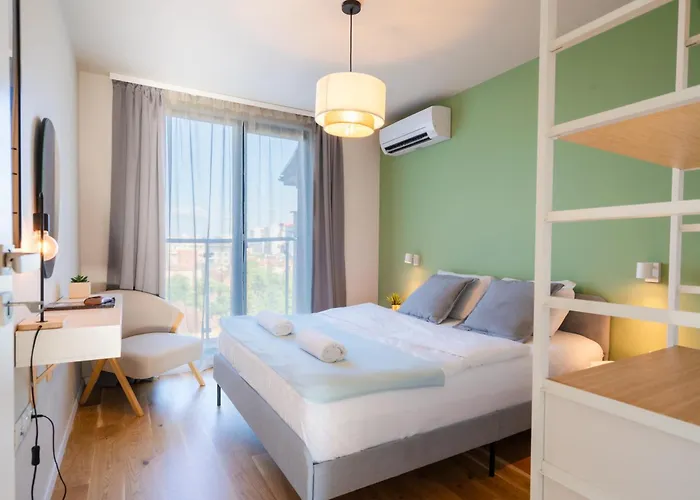 Design 1bdr Near Center *