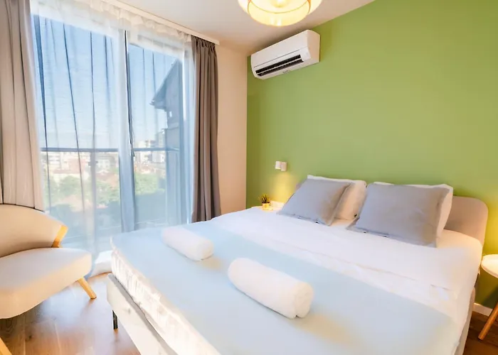 Design 1bdr Near Center